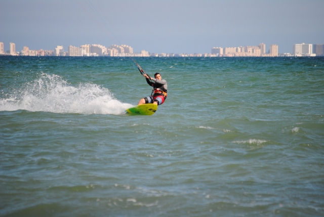 Haciendo kite en las costas de Murcia